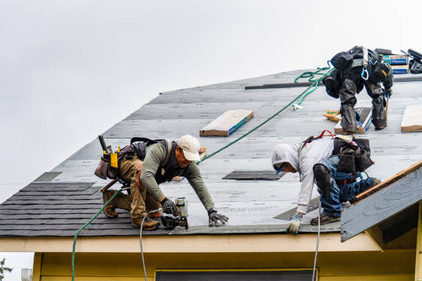 Professional Gutter Installation technician working in Seabrook, TX